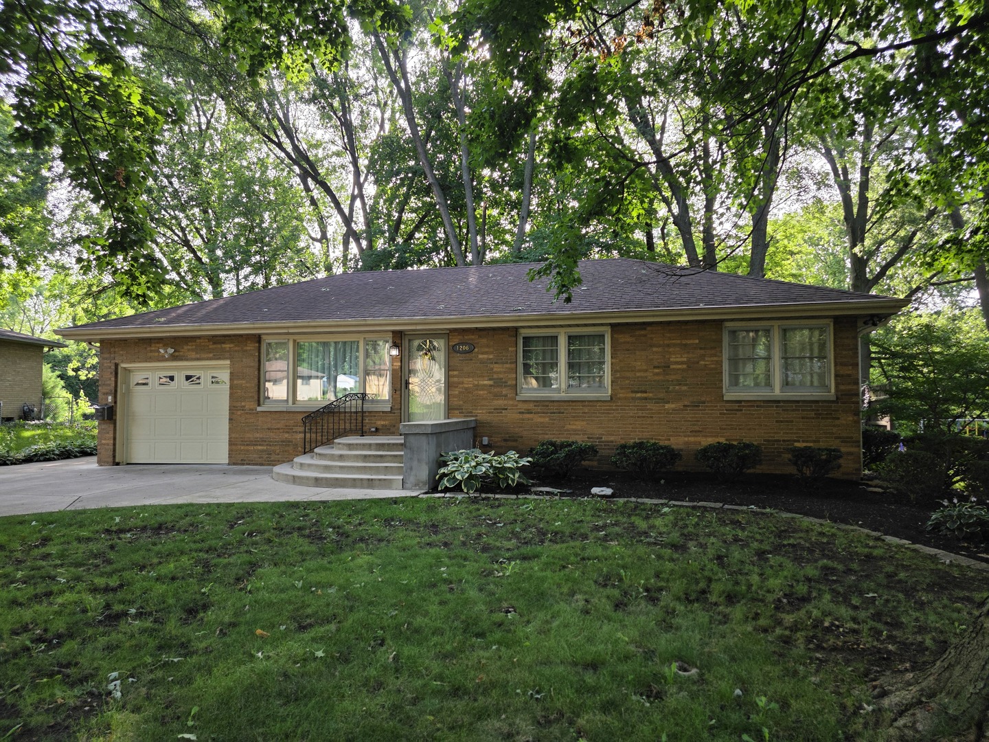 1206 Maplewood Drive W
