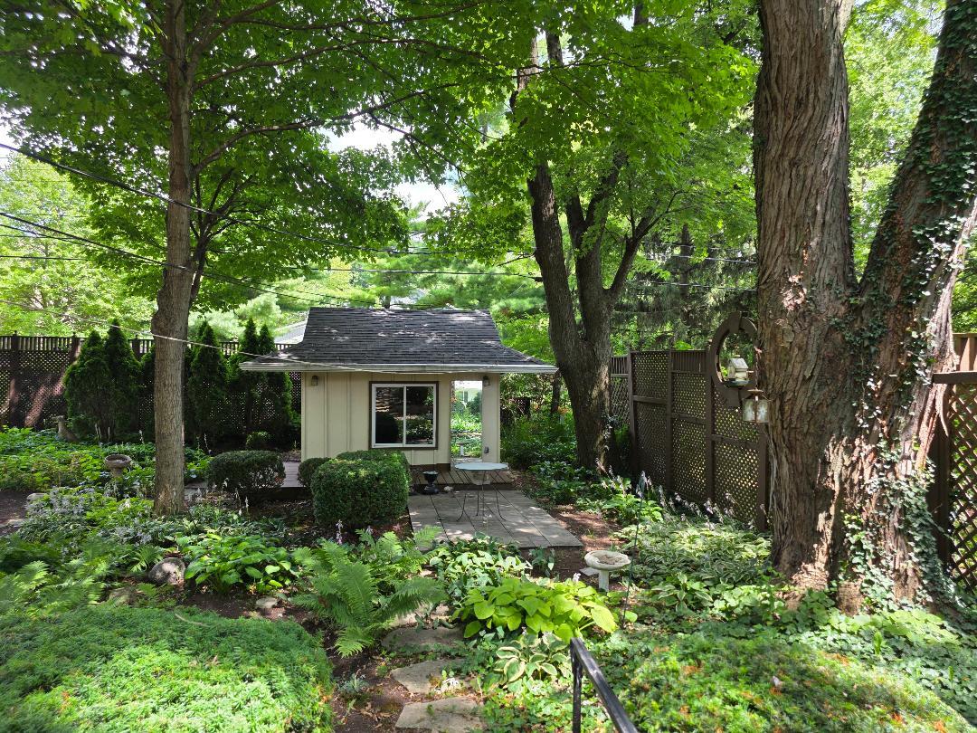 1206 Maplewood Drive W