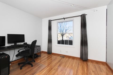 Tiny photo for 275 Wilmette Court #B1, Schaumburg, IL 60193 (MLS # 12546825)