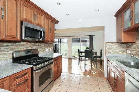 Tiny photo for 275 Wilmette Court #B1, Schaumburg, IL 60193 (MLS # 12546825)