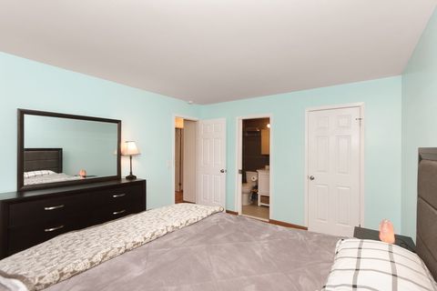 Tiny photo for 275 Wilmette Court #B1, Schaumburg, IL 60193 (MLS # 12546825)