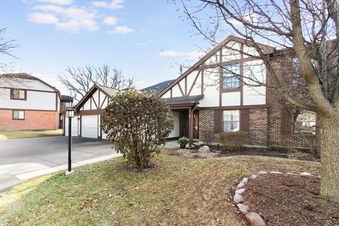 Tiny photo for 275 Wilmette Court #B1, Schaumburg, IL 60193 (MLS # 12546825)