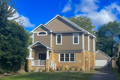 130 W Ellis Avenue Libertyville IL 60048