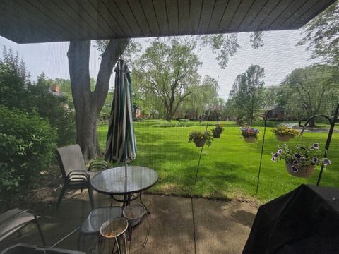 Tiny photo for 707 E Falcon Drive #C109, Arlington Heights, IL 60005 (MLS # 12653072)