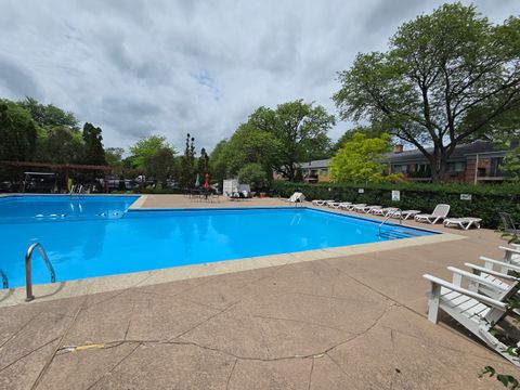 Tiny photo for 707 E Falcon Drive #C109, Arlington Heights, IL 60005 (MLS # 12653072)