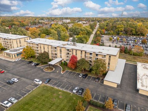 Tiny photo for 110 W Butterfield Road #502S, Elmhurst, IL 60126 (MLS # 12504906)