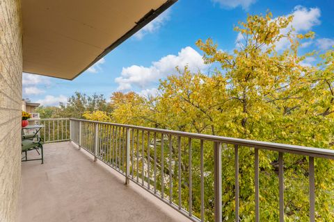 Tiny photo for 110 W Butterfield Road #502S, Elmhurst, IL 60126 (MLS # 12504906)