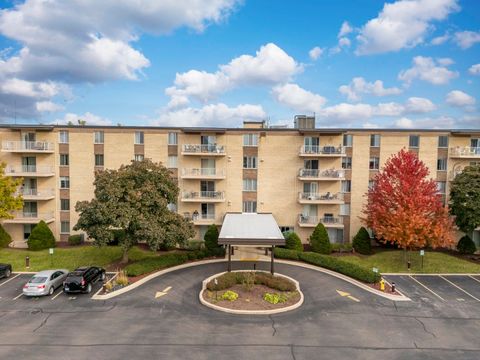 Tiny photo for 110 W Butterfield Road #502S, Elmhurst, IL 60126 (MLS # 12504906)