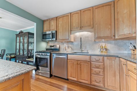 Tiny photo for 110 W Butterfield Road #502S, Elmhurst, IL 60126 (MLS # 12504906)