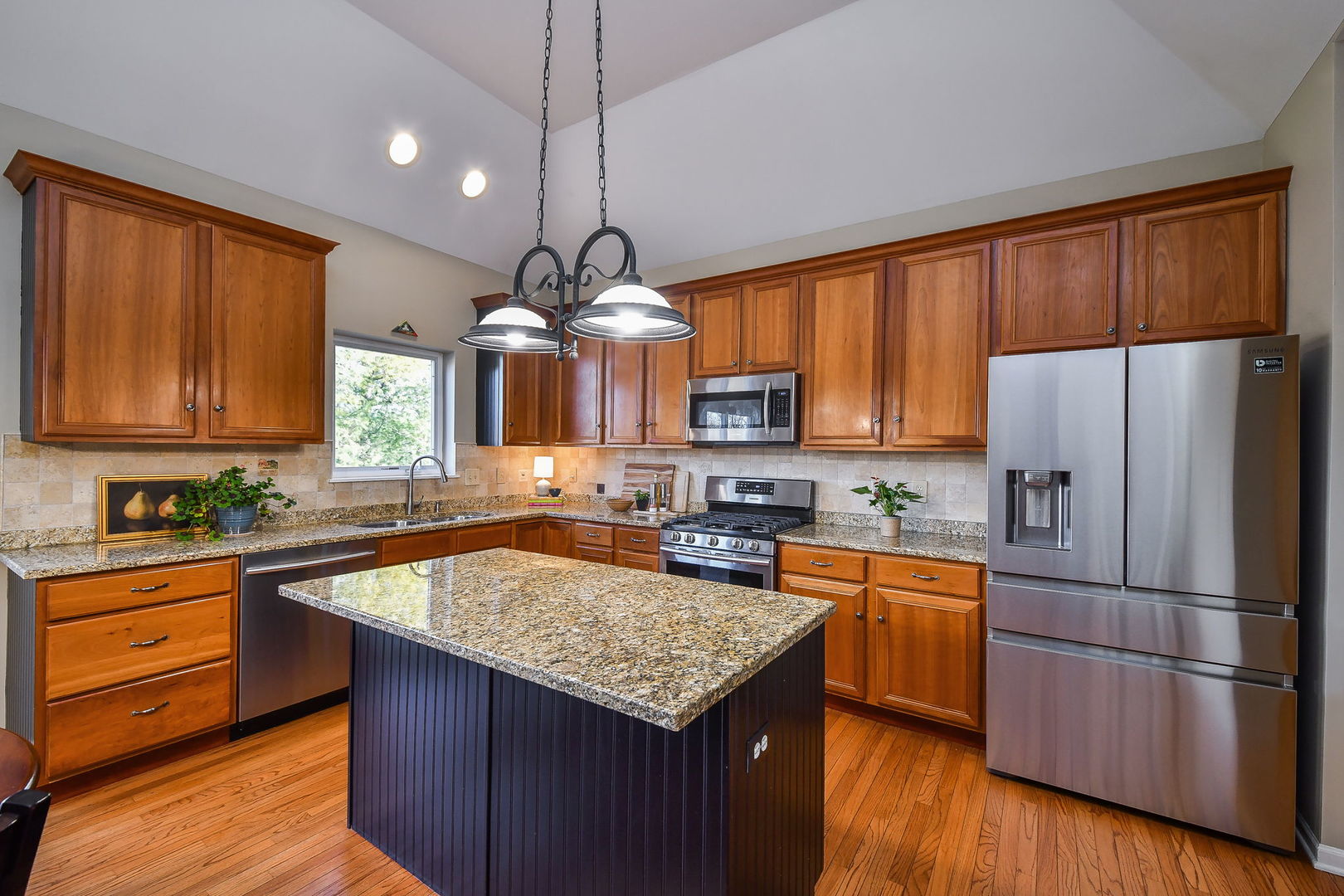 39W578 Newton Square