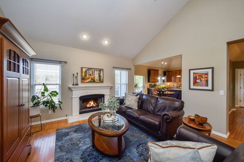 Tiny photo for 39W578 Newton Square, Geneva, IL 60134 (MLS # 12588528)