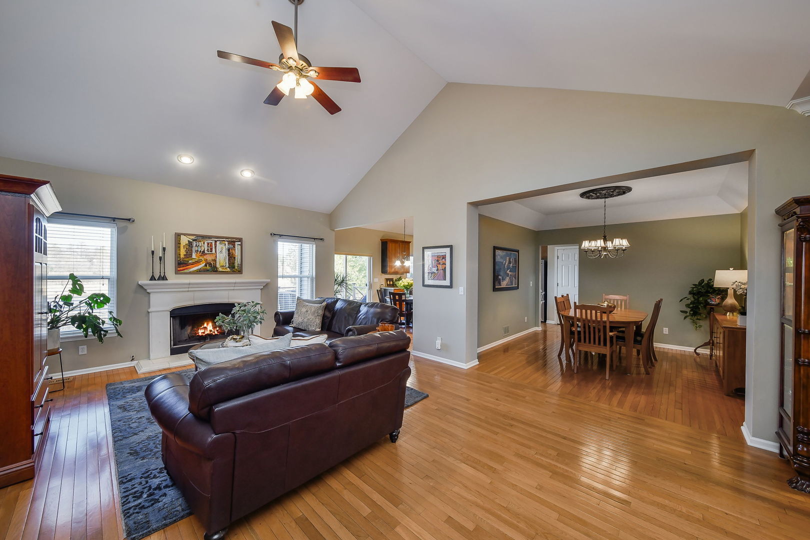 39W578 Newton Square