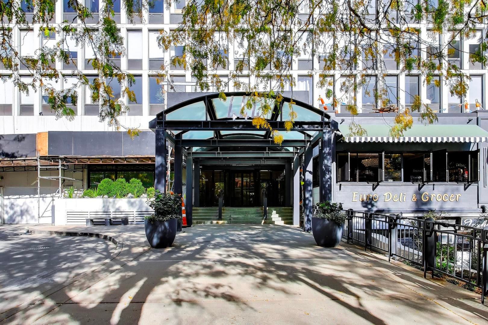 444 W Fullerton Parkway 2006