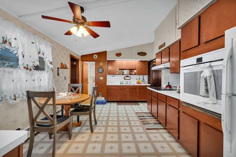 Tiny photo for 1681 N 33rd Road, Ottawa, IL 61350 (MLS # 12559405)