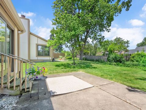 Tiny photo for 1039 Oakview Drive, Wheaton, IL 60187 (MLS # 12622477)