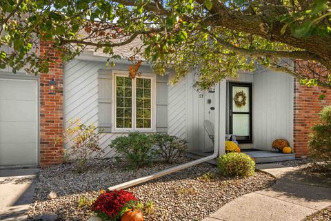 Photo of 21 Pendleton Way, Bloomington, IL 61704 (MLS # 12494979)