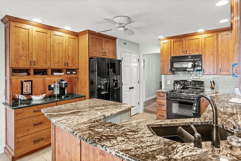 Tiny photo for 21 Pendleton Way, Bloomington, IL 61704 (MLS # 12494979)