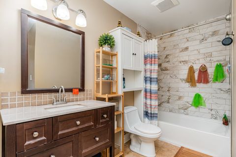 Tiny photo for 2B Kingery Quarter #207, Willowbrook, IL 60527 (MLS # 12461337)