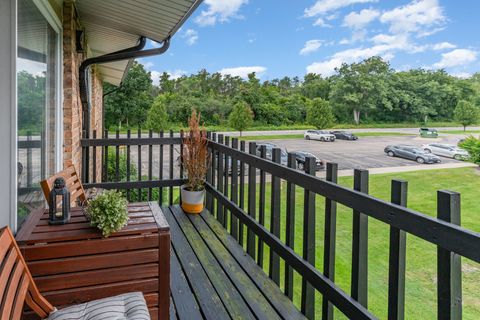 Tiny photo for 2B Kingery Quarter #207, Willowbrook, IL 60527 (MLS # 12461337)