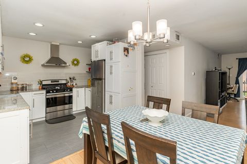 Tiny photo for 2B Kingery Quarter #207, Willowbrook, IL 60527 (MLS # 12461337)