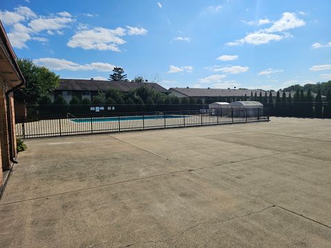 Tiny photo for 2B Kingery Quarter #207, Willowbrook, IL 60527 (MLS # 12461337)