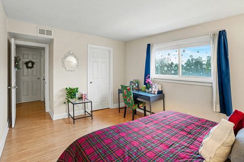 Tiny photo for 2B Kingery Quarter #207, Willowbrook, IL 60527 (MLS # 12461337)