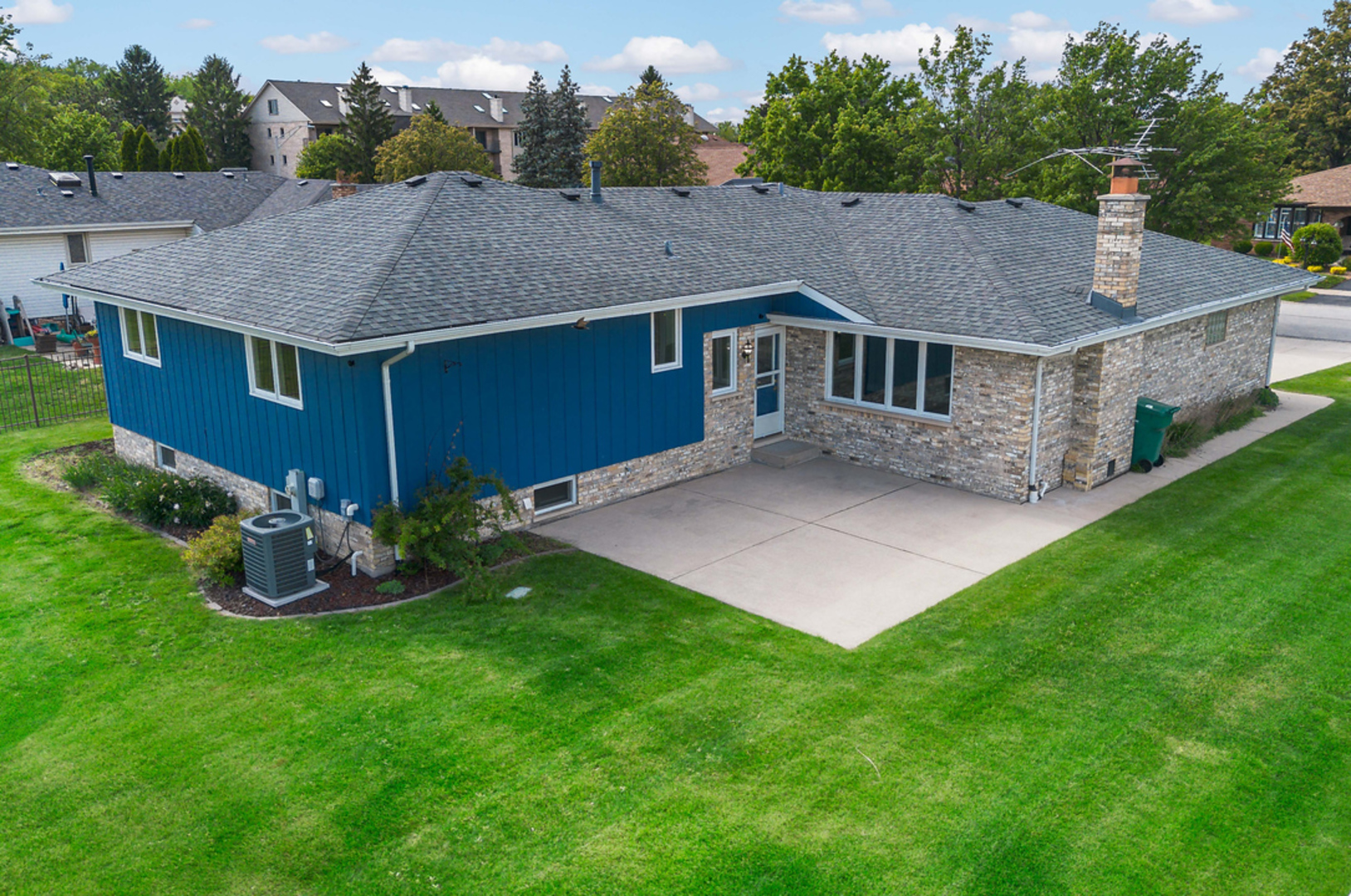 7729 W 157th Place