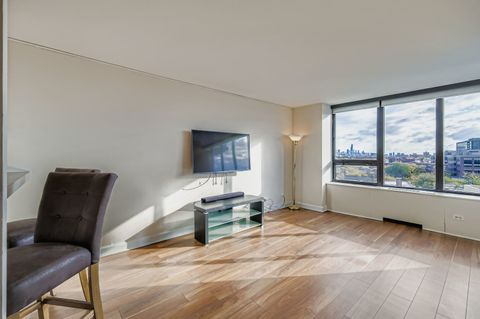 Tiny photo for 3930 N Pine Grove Avenue #1002, Chicago, IL 60613 (MLS # 12507268)