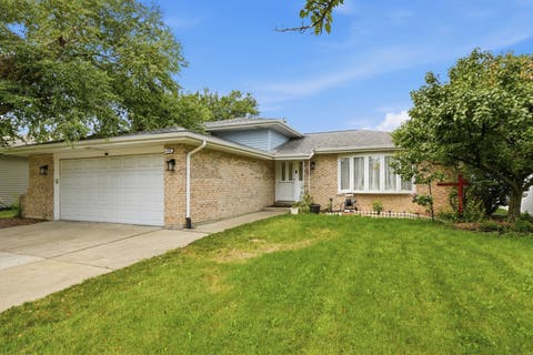 Photo of 15606 Vista Drive, Oak Forest, IL 60452 (MLS # 12730716)