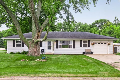 5201 E Wayne Avenue, Rochelle, IL 61068 - #: 12706652
