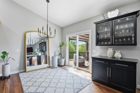 Tiny photo for 4 FRONTIER Court, Le Claire, IA 52753 (MLS # 12633543)