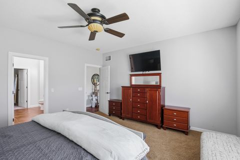 Tiny photo for 4 FRONTIER Court, Le Claire, IA 52753 (MLS # 12633543)
