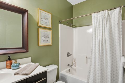 Tiny photo for 4 FRONTIER Court, Le Claire, IA 52753 (MLS # 12633543)
