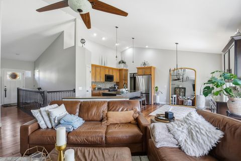 Tiny photo for 4 FRONTIER Court, Le Claire, IA 52753 (MLS # 12633543)