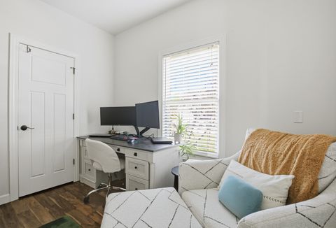 Tiny photo for 4 FRONTIER Court, Le Claire, IA 52753 (MLS # 12633543)