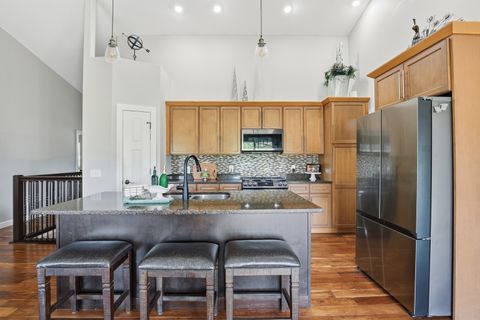 Tiny photo for 4 FRONTIER Court, Le Claire, IA 52753 (MLS # 12633543)