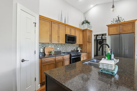 Tiny photo for 4 FRONTIER Court, Le Claire, IA 52753 (MLS # 12633543)