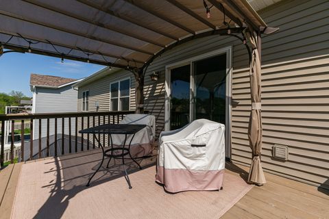 Tiny photo for 4 FRONTIER Court, Le Claire, IA 52753 (MLS # 12633543)