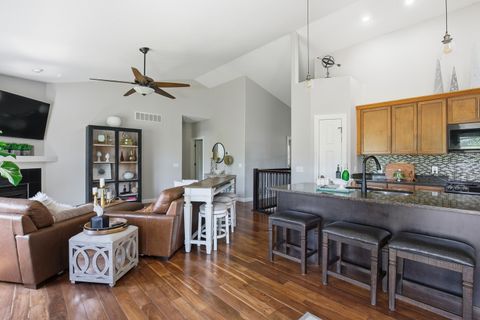 Tiny photo for 4 FRONTIER Court, Le Claire, IA 52753 (MLS # 12633543)
