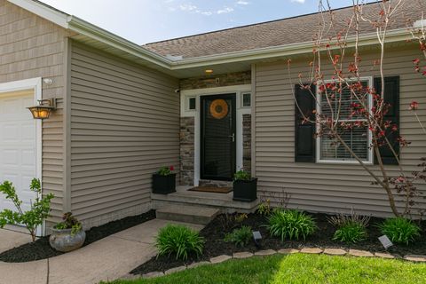 Tiny photo for 4 FRONTIER Court, Le Claire, IA 52753 (MLS # 12633543)