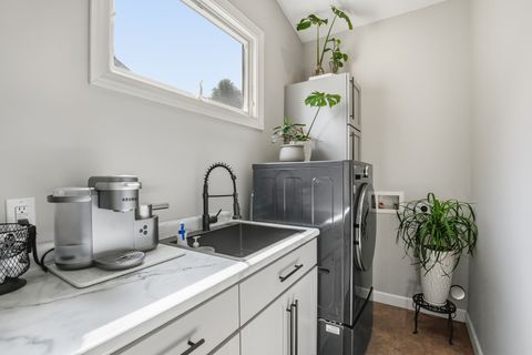 Tiny photo for 4 FRONTIER Court, Le Claire, IA 52753 (MLS # 12633543)