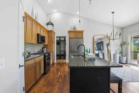 Tiny photo for 4 FRONTIER Court, Le Claire, IA 52753 (MLS # 12633543)