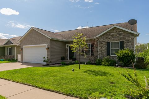 Tiny photo for 4 FRONTIER Court, Le Claire, IA 52753 (MLS # 12633543)