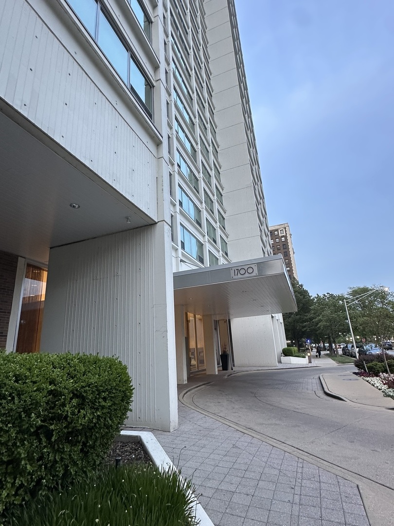 1700 E 56th Street 1706