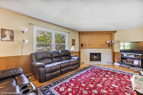 Tiny photo for 121 S Parkside Avenue, Glen Ellyn, IL 60137 (MLS # 12549206)