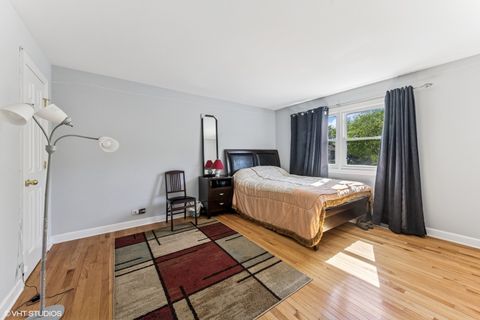 Tiny photo for 121 S Parkside Avenue, Glen Ellyn, IL 60137 (MLS # 12549206)