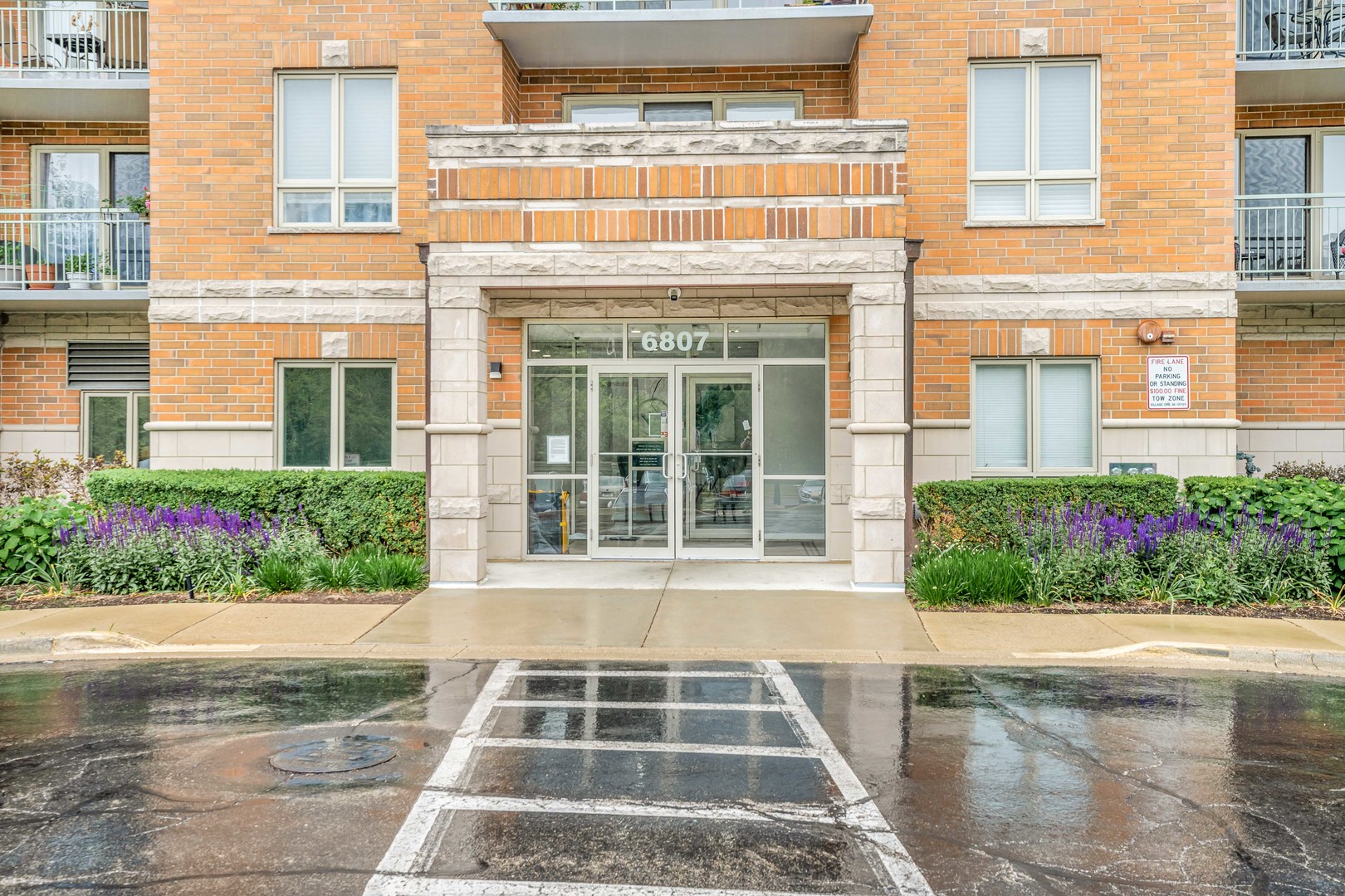6807 N MILWAUKEE Avenue 411