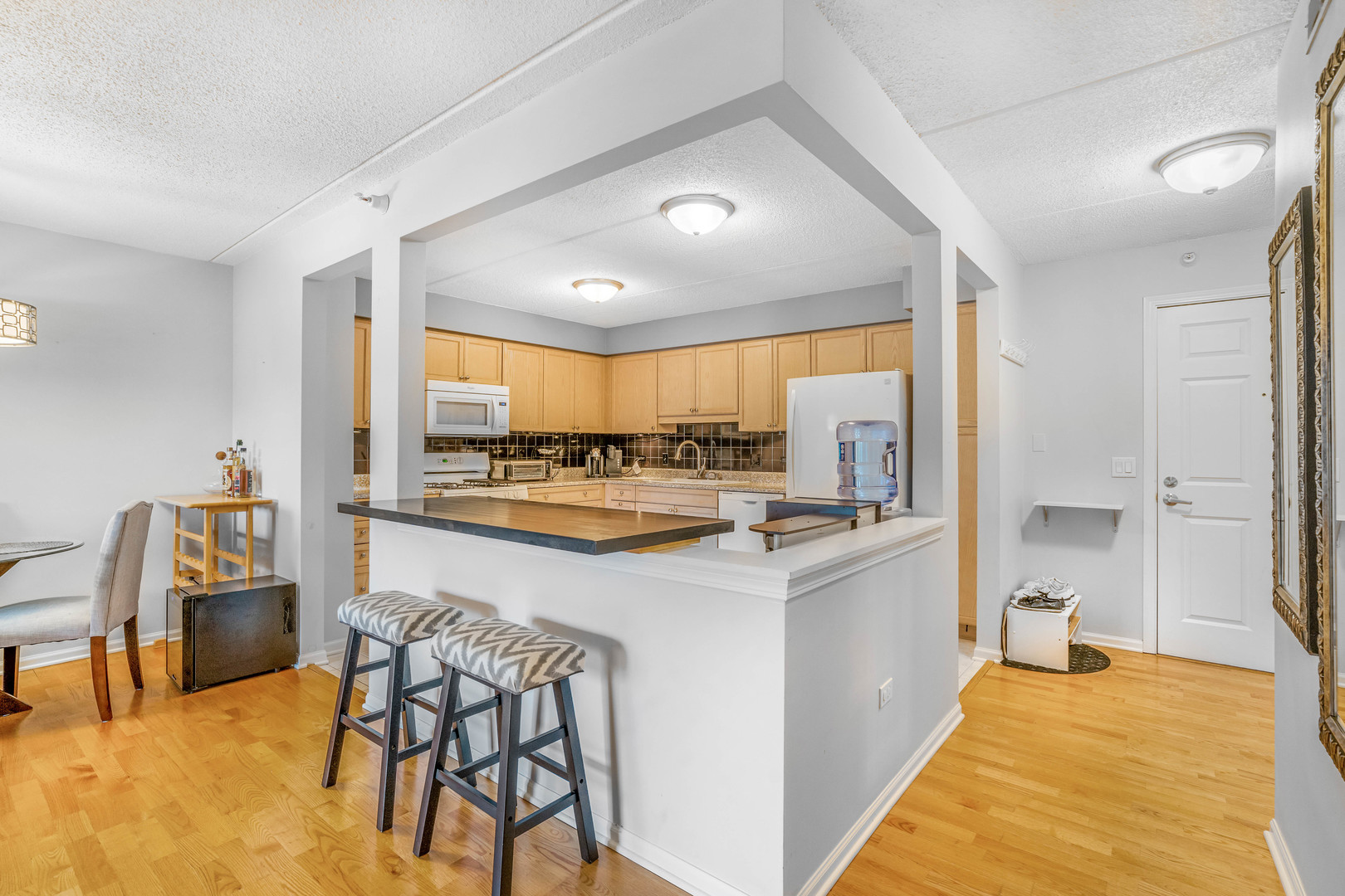 6807 N MILWAUKEE Avenue 411