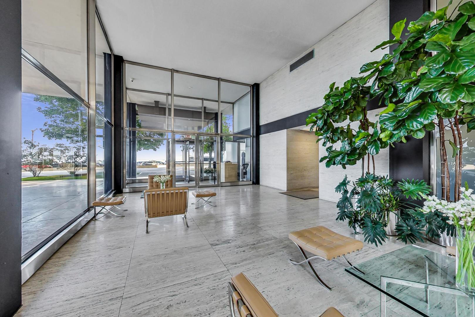 880 N Lake Shore Drive 18E