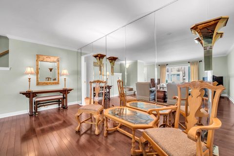 Tiny photo for 1050 Higgins Road #B, Park Ridge, IL 60068 (MLS # 12682259)